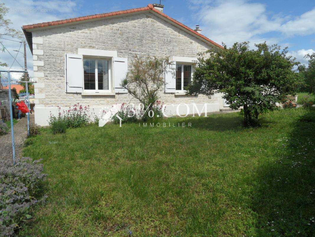 Maison à BUXEROLLES
