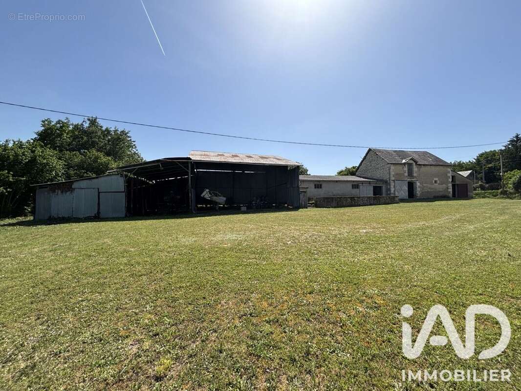 Maison 81 m² à Saint-Genou  - photo 9