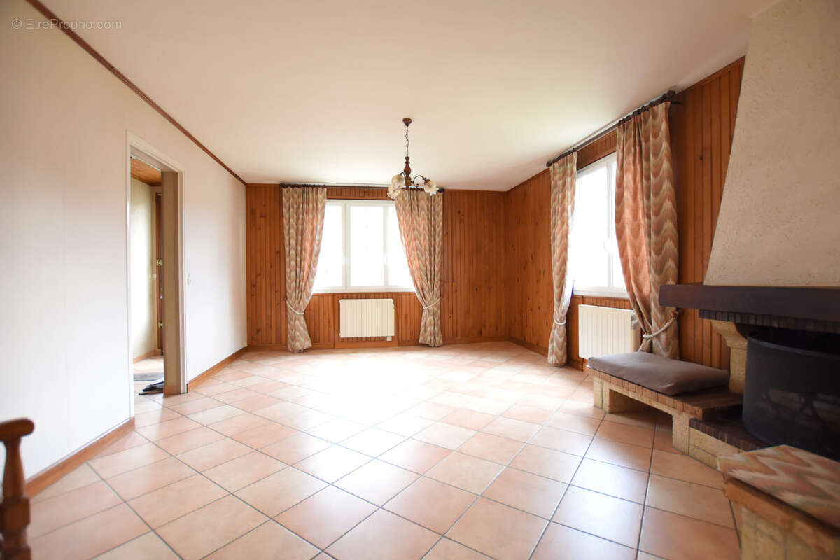 Maison à LES ESSARTS-LE-ROI