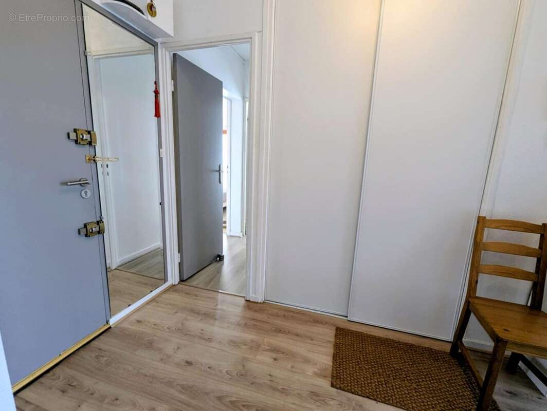 Entrée/ couloir  - Appartement à MERIGNAC