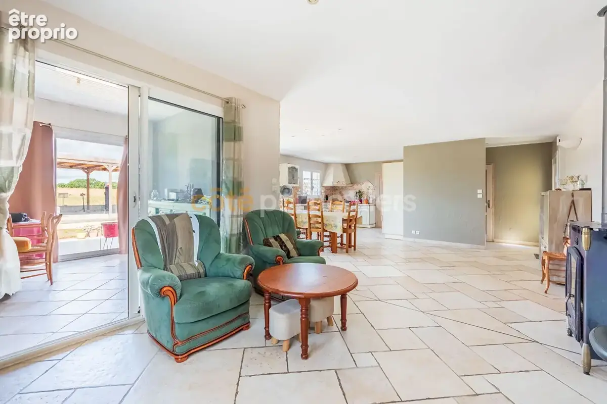 Venansault -- centre bourg -- maison -- 3 chambres -- 1 bureau -- 103 m2 -- jardin -- garage -- dependances - photo 5
