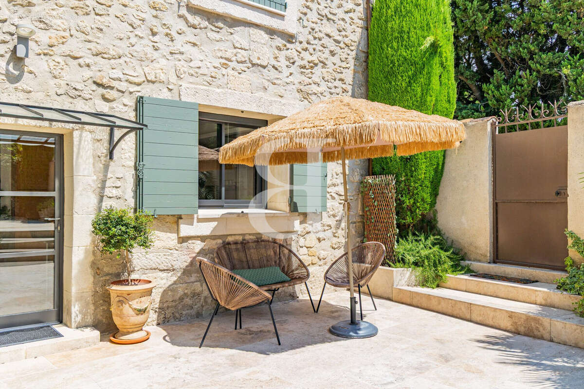 Maison 252 m² à Saint-Remy-De-Provence  - photo 3
