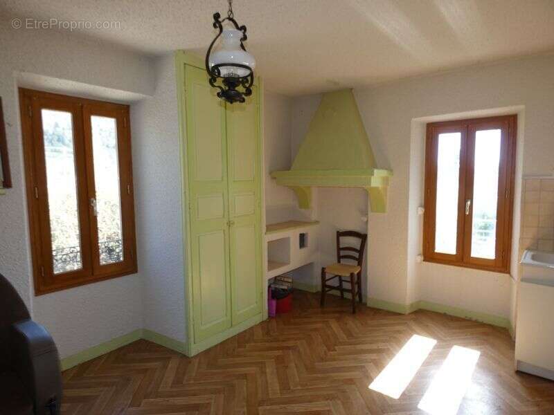 Maison à ASPRES-SUR-BUECH
