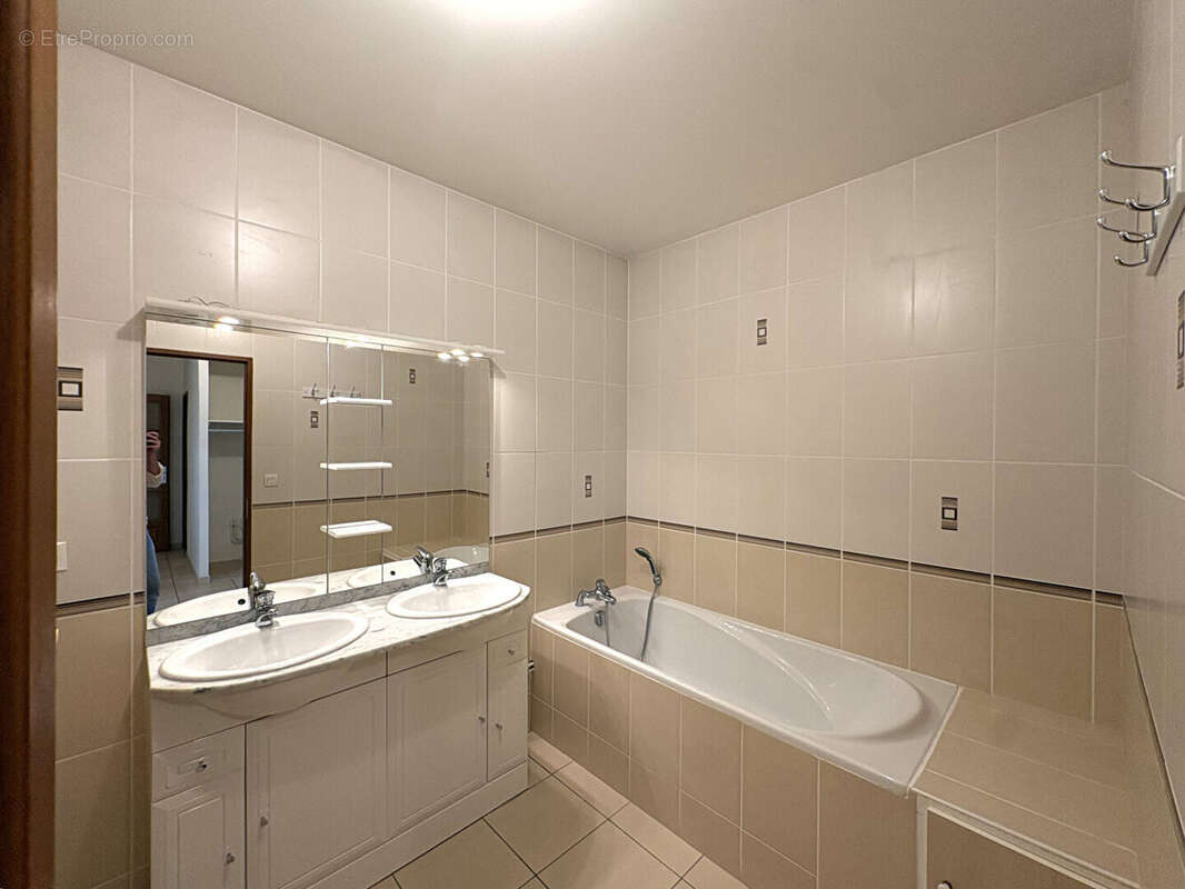 Maison 7 pièce(s) 176 m² - saint-laurent - photo 8