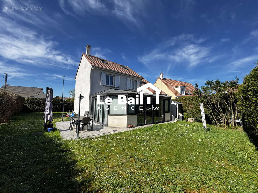 Maison 131 m² à Osny  - photo 2