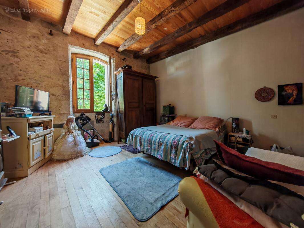 SOUS OFFRE ! RARE INVESTISSEMENT LOCATIF – Immeuble de rapport au cœur de FOURCÈS, l'un des Plus Beaux Villages de France - photo 3