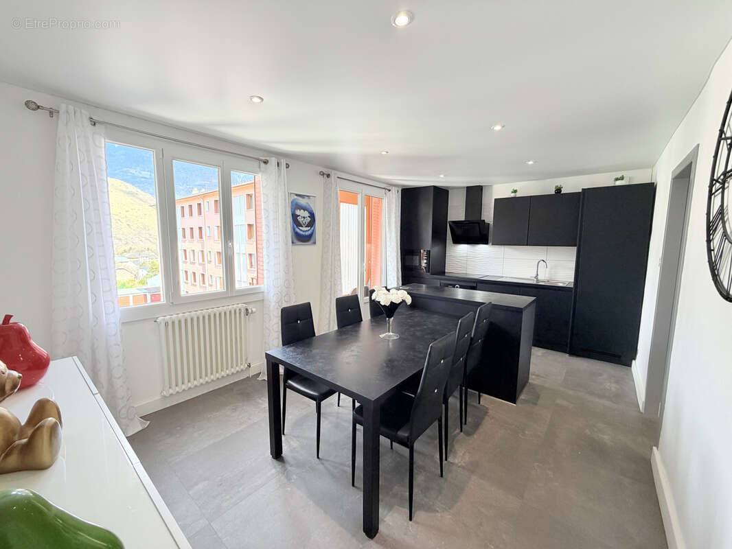 Appartement à SAINT-JEAN-DE-MAURIENNE