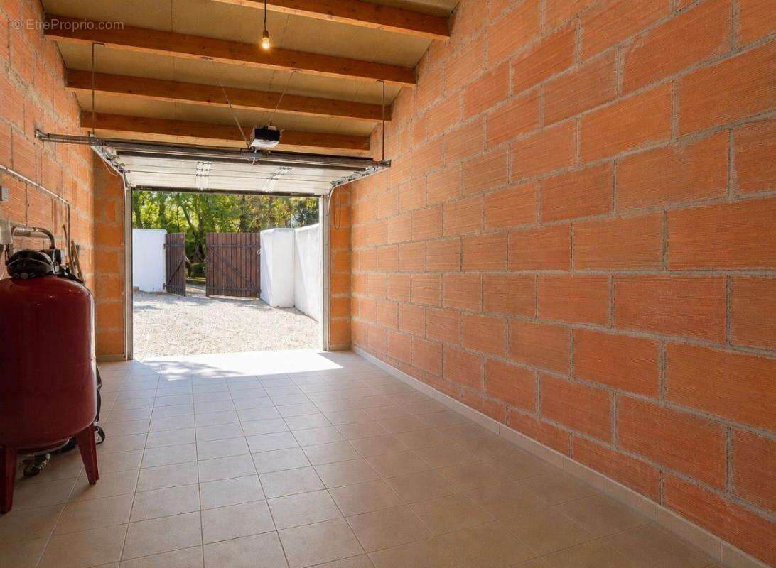 Maison à vendre à Chaucre – À seulement 500 mètres de la plage - photo 13