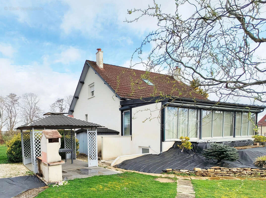 Maison à SAVIGNY-LE-SEC