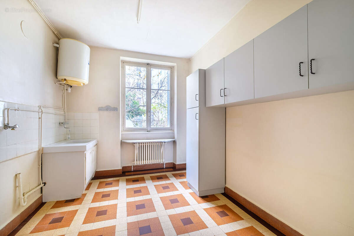 Vente appartement  1 pièce et cuisine - Lyon 6 Mairie - à rénover - photo 8
