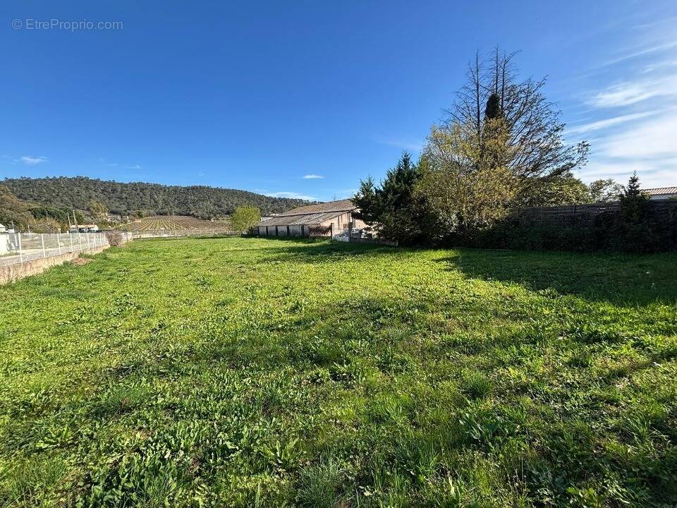 Terrain à LA CRAU
