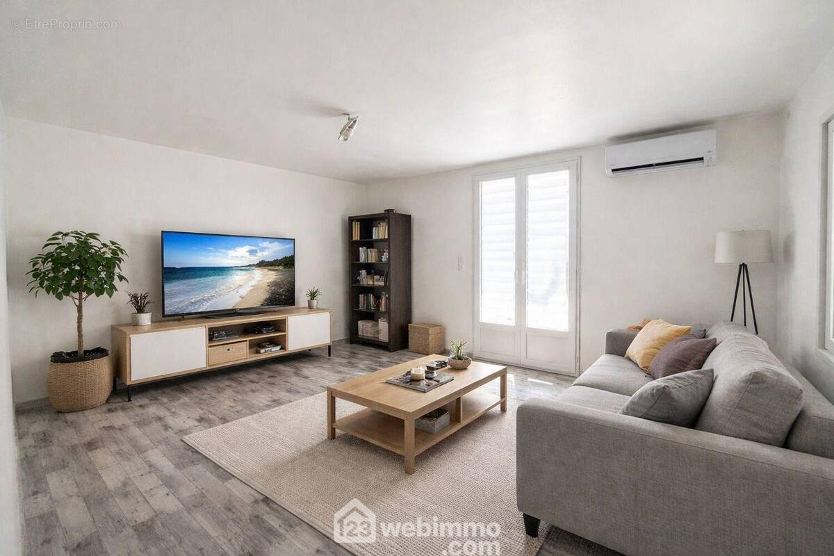 Salon étage maison de village - Maison à VAUVERT