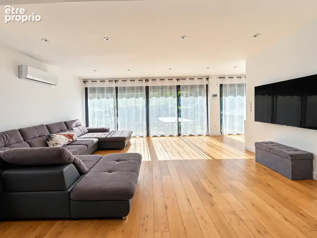 Propriété familiale rénovée avec piscine   sainte-foy-lès-lyon - photo 11