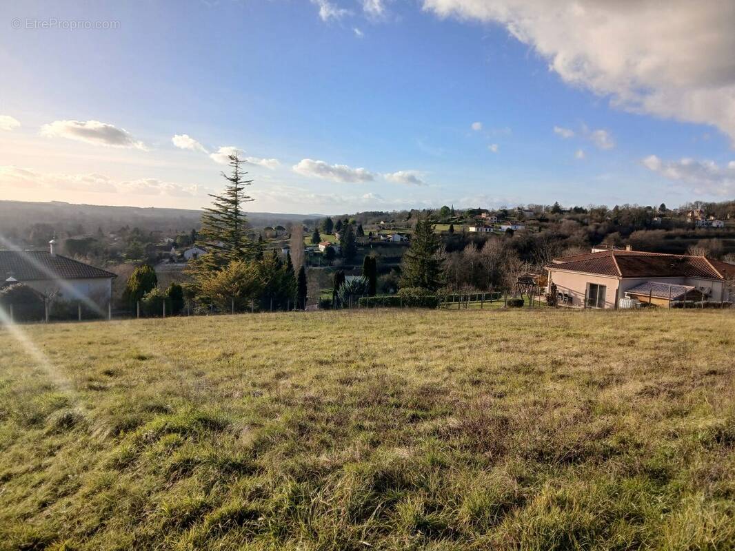 Terrain à VILLETOUREIX