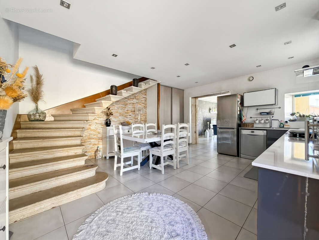 Charmante maison de village avec terrasse au cœur du centre, à deux pas des commodités et de la gare - photo 5
