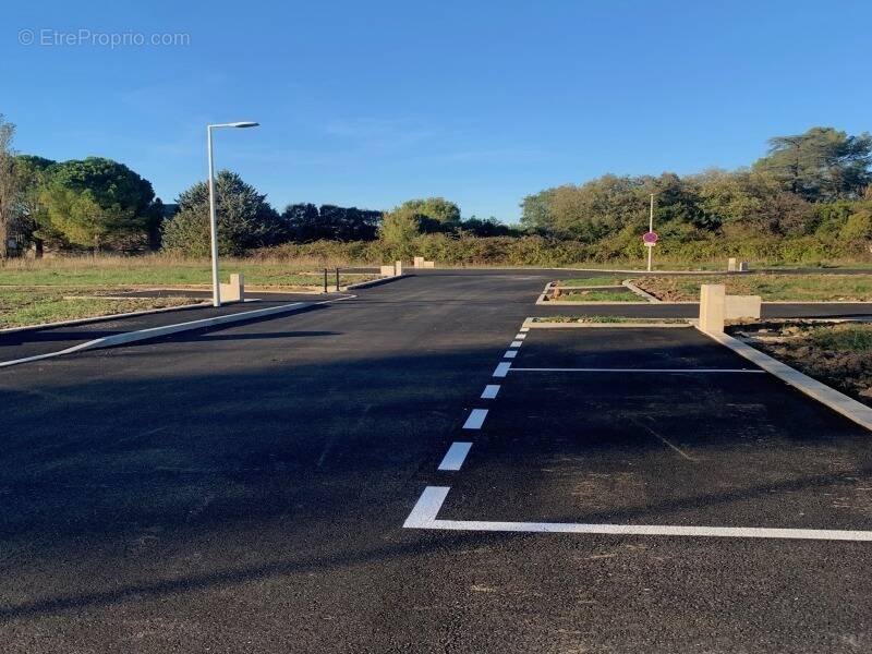 Terrain à SAINT-CHAPTES