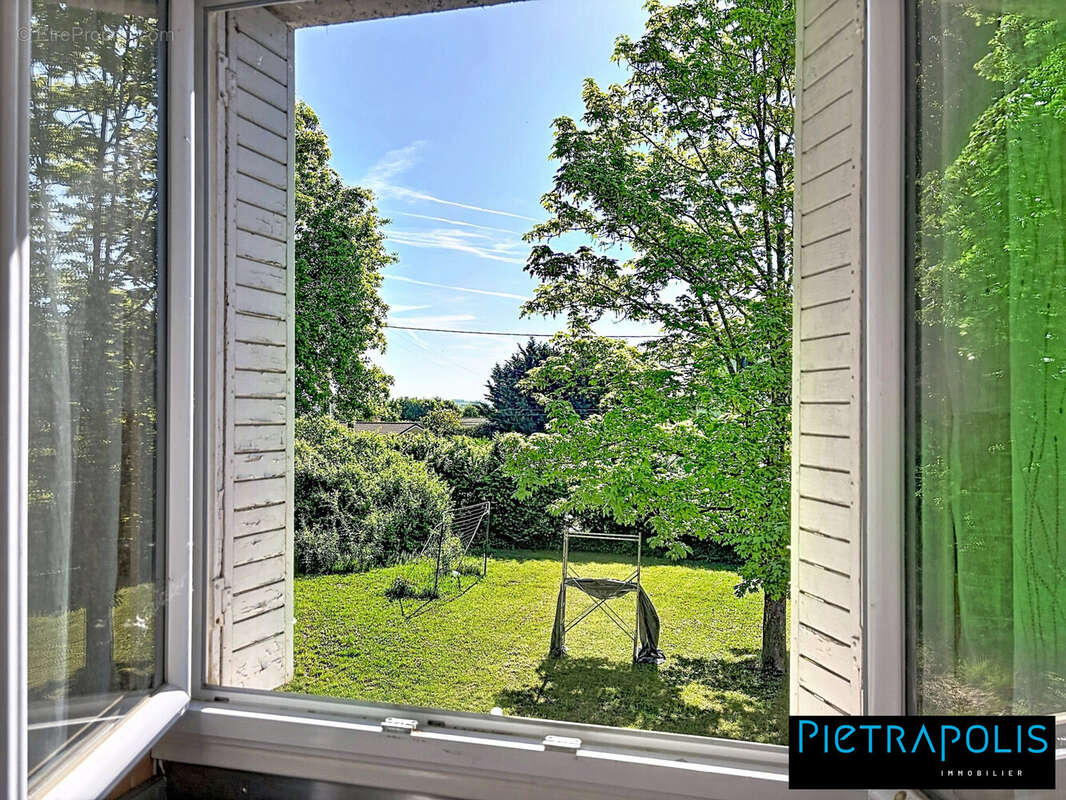 Maison 237 m² à La Chapelle-De-Guinchay  - photo 5