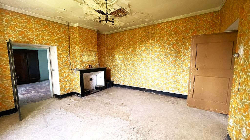 Maison à SAINT-MARCEL-DE-CAREIRET