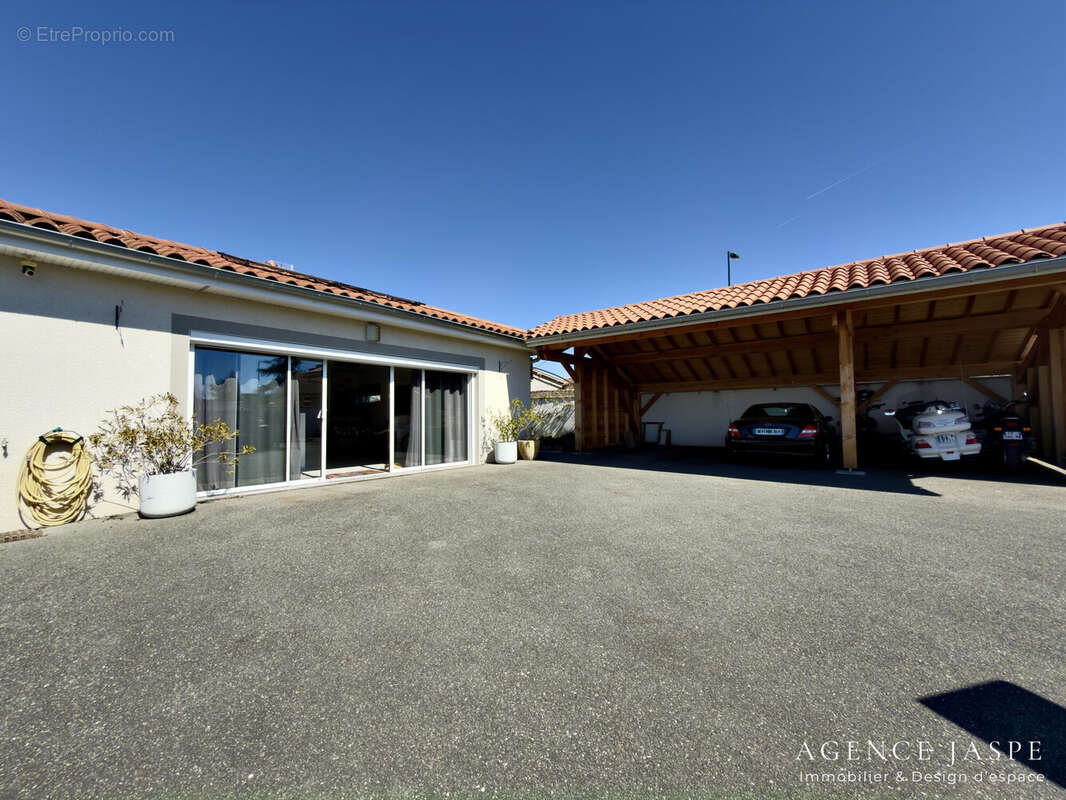 Maison à SAINT-CYPRIEN