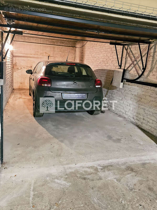 Parking à NEUILLY-SUR-SEINE