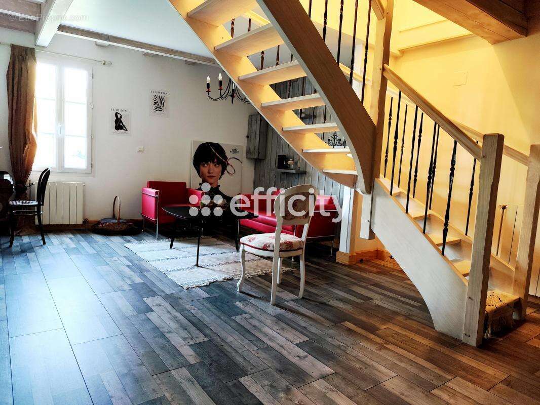 Maison à BRIZAMBOURG