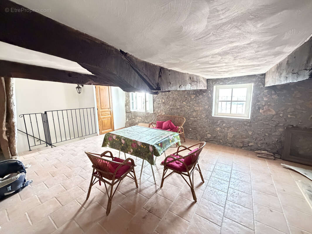 Maison à REGUSSE