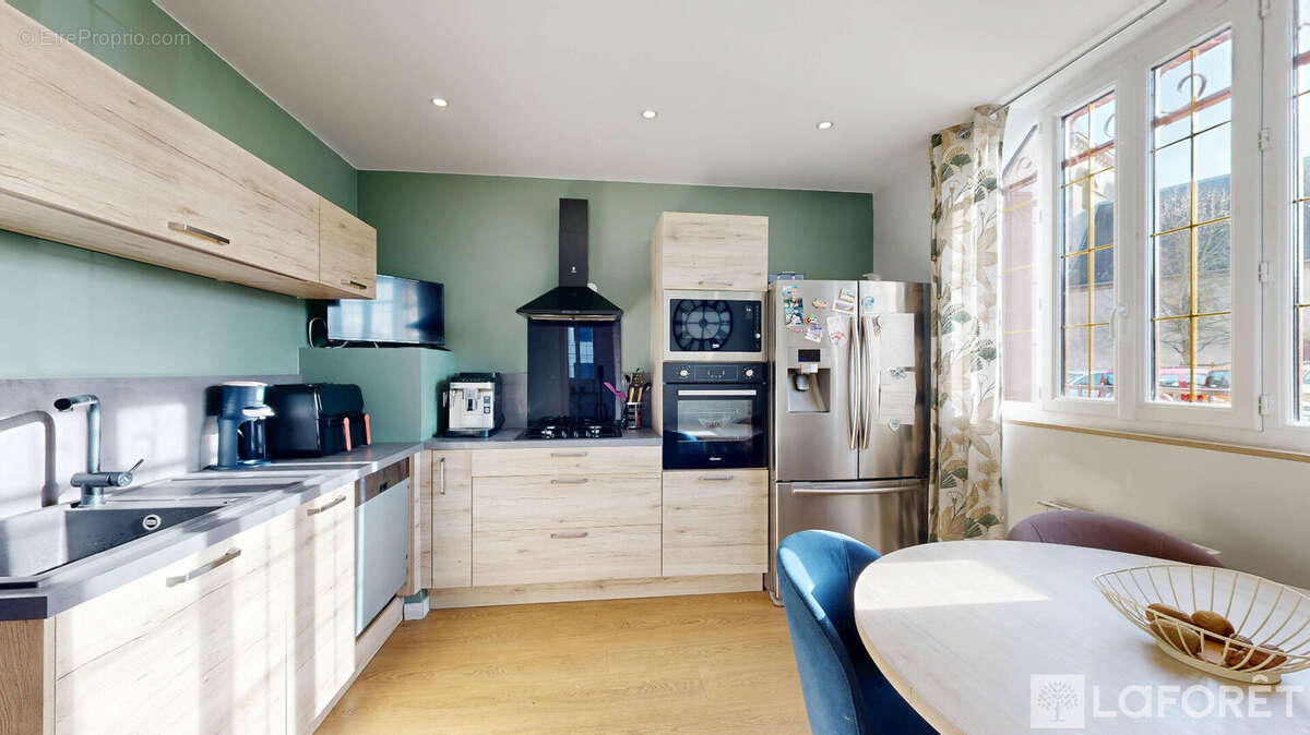 Maison à THIEL-SUR-ACOLIN