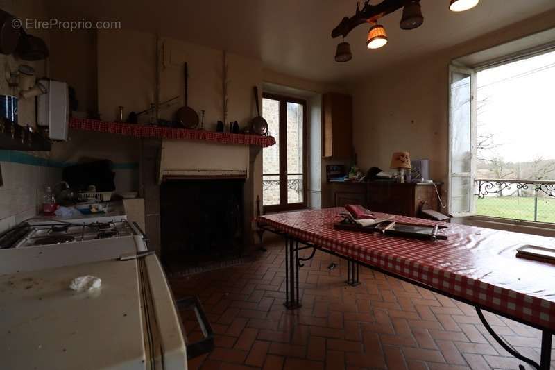 Maison à MAILHAC-SUR-BENAIZE