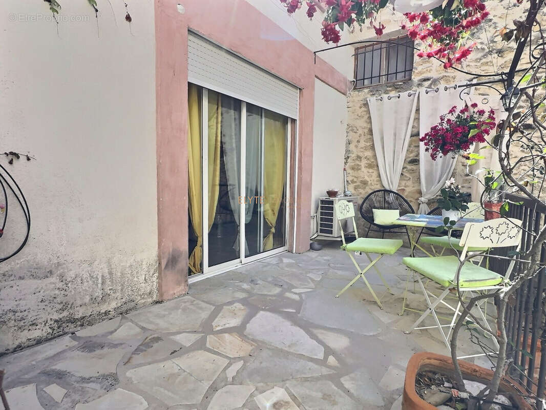 Maison à SAINT-CHAMAS