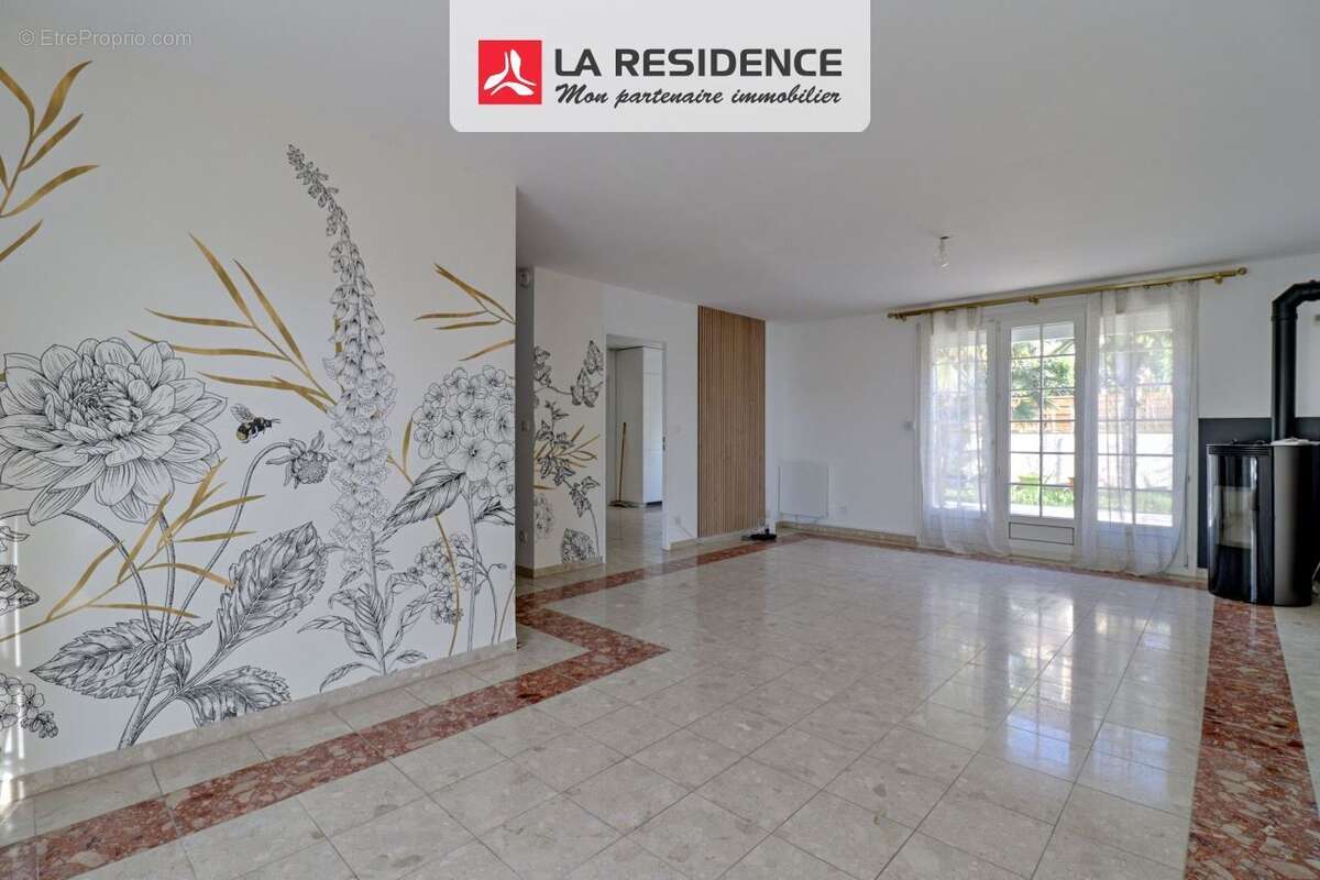 Maison à VERNEUIL-SUR-SEINE