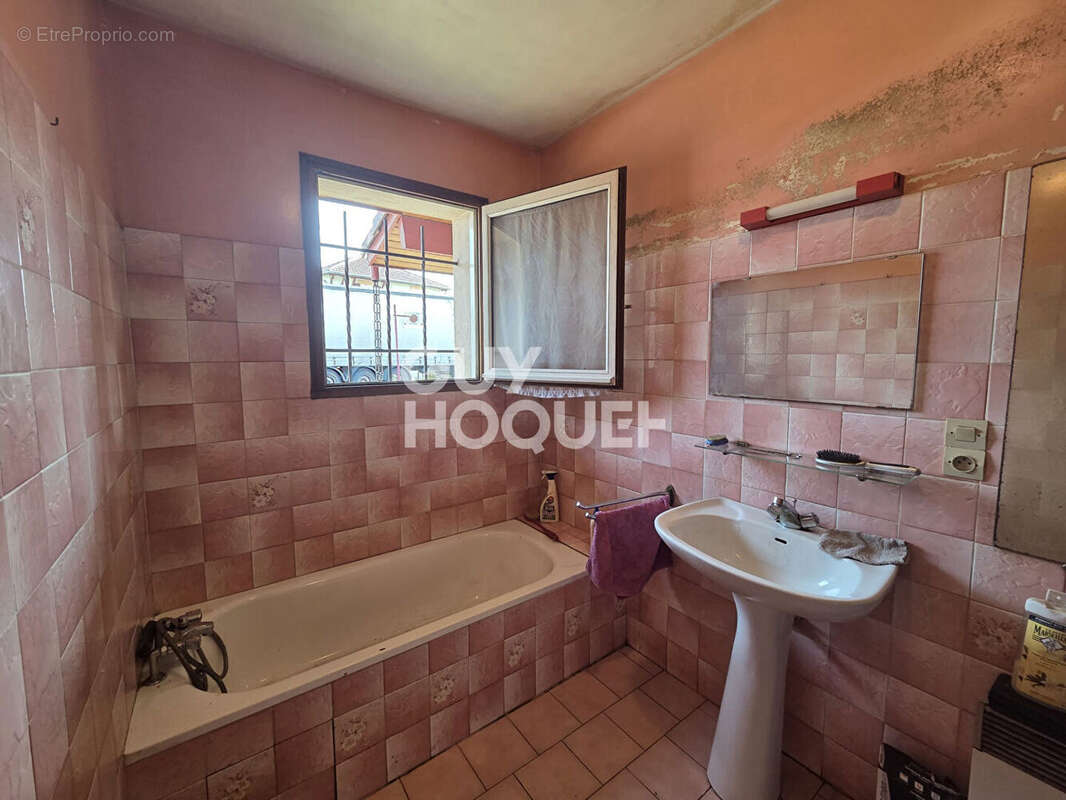 Rion-des-Landes, Maison de plain-pied avec garage et jardin. Beau potentiel - photo 5