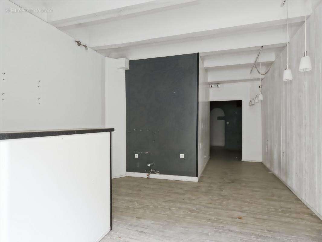 Immeuble Alès 160 m2, local commercial et trois appartements - photo 7
