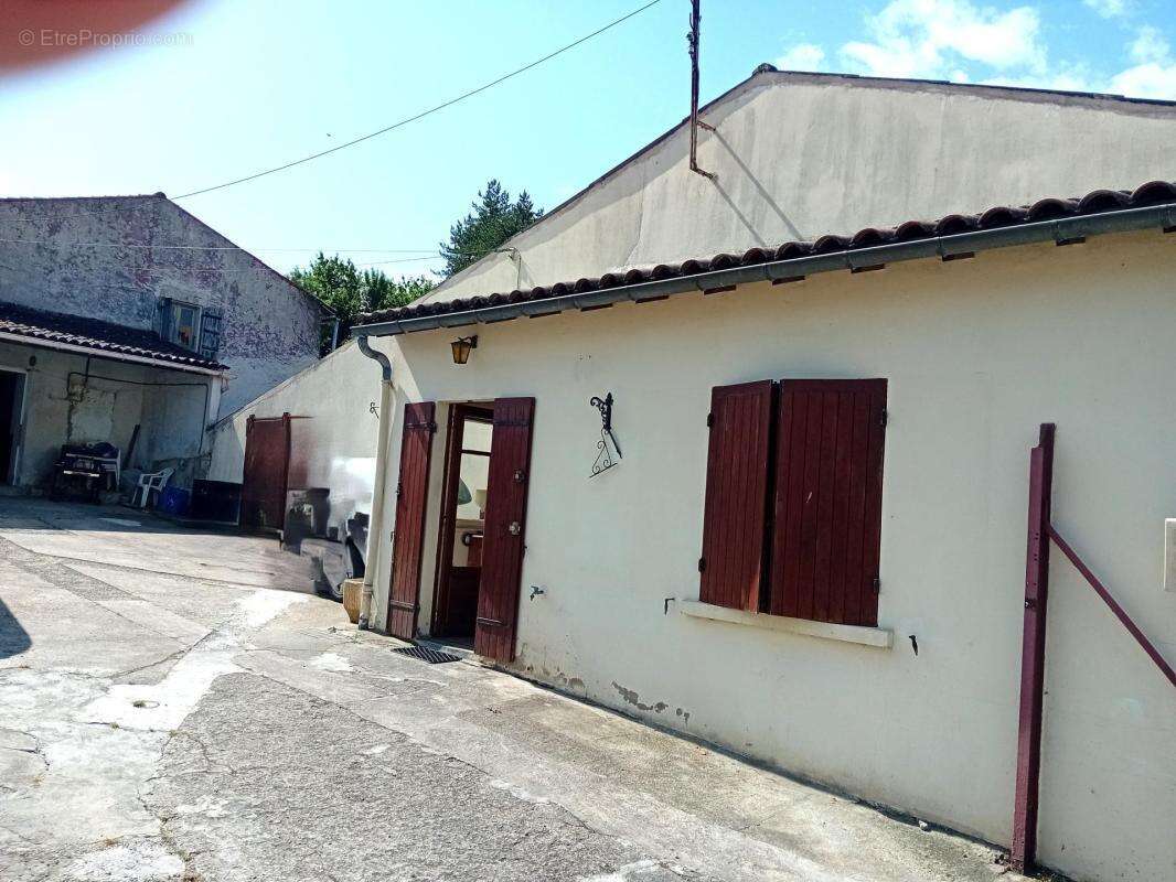 Maison à LA CHAPELLE-DES-POTS