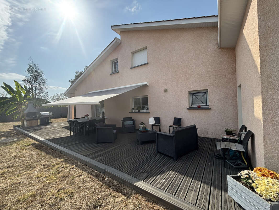 Idéalement située maison de 145m2 avec piscine - photo 23