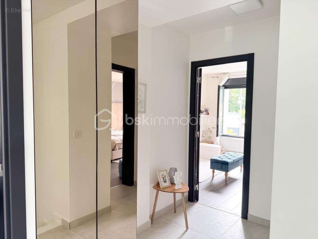 Magnifique pavillon familial à saisir intégralement rénové et meublé, avec piscine aux portes de Val d'Europe - photo 20