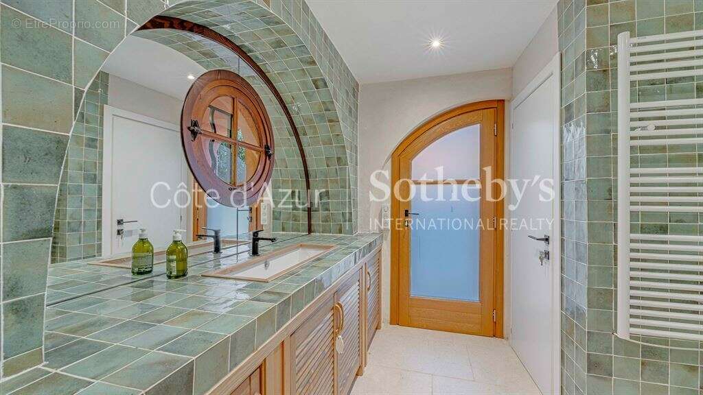 Villa Art Déco rénovée avec vue mer, à 300 m des plages, Sainte-Maxime, Golfe de Saint-Tropez - photo 12