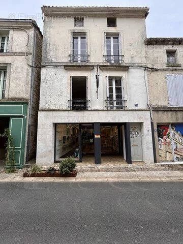 Appartement à FONTENAY-LE-COMTE