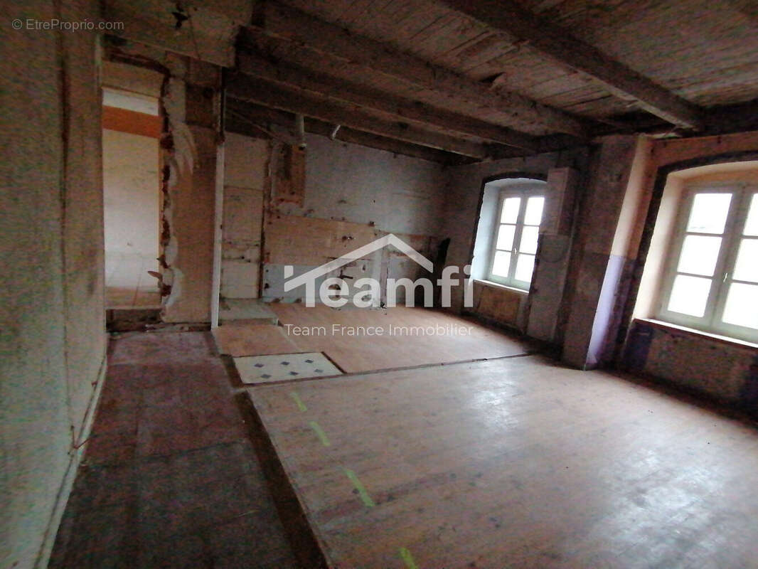 Maison à SAINT-HOSTIEN