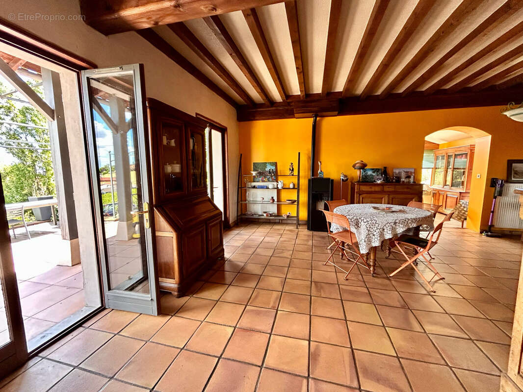 Maison à OINGT