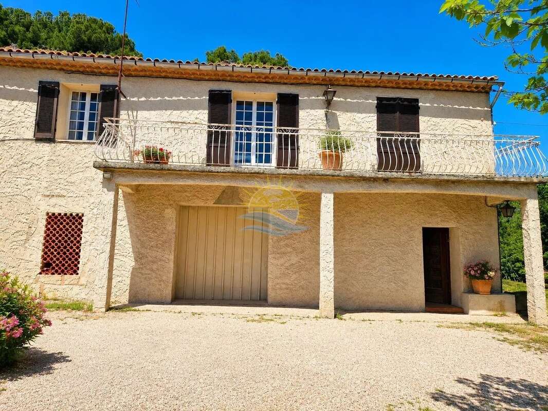 Saint pierre les martigues, batisse avec fort potentiel - photo 4