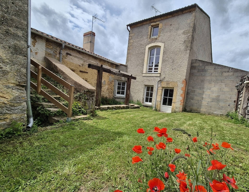 Maison à THOUARCE