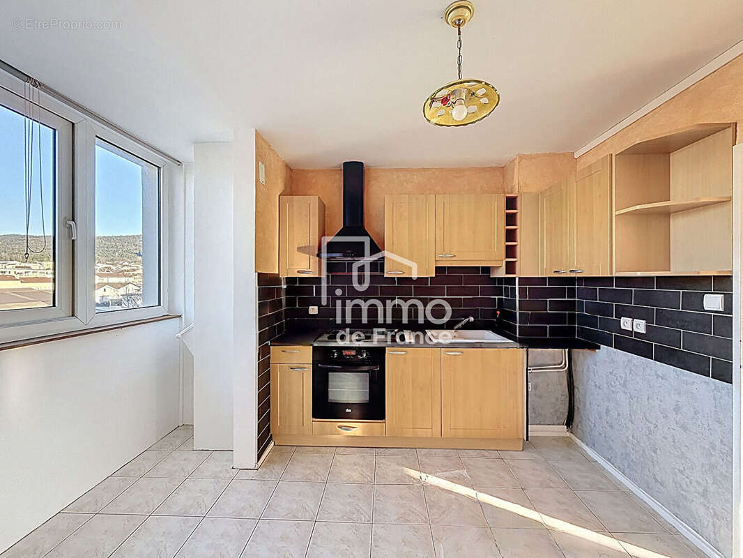 Appartement Oyonnax 4 pièce(s) 78 m2 - photo 8