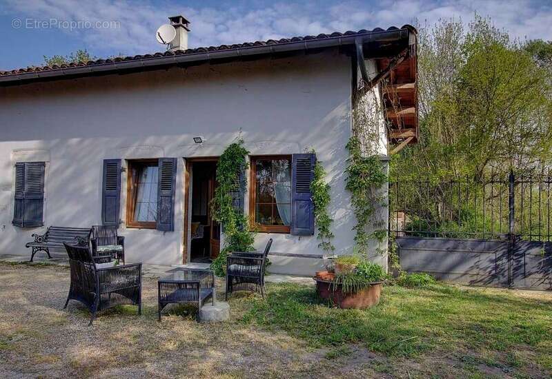 Maison à MONTREVEL-EN-BRESSE