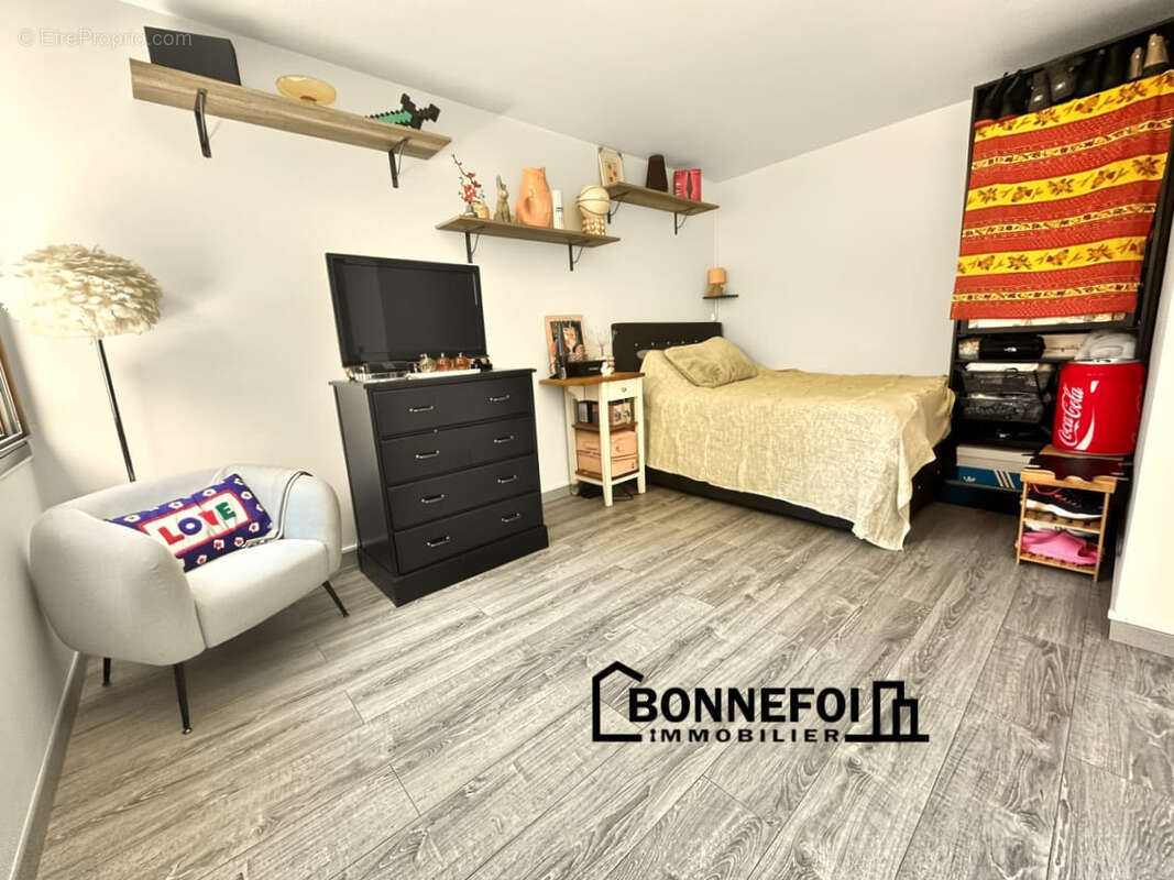 Appartement à SAINT-MAUR-DES-FOSSES