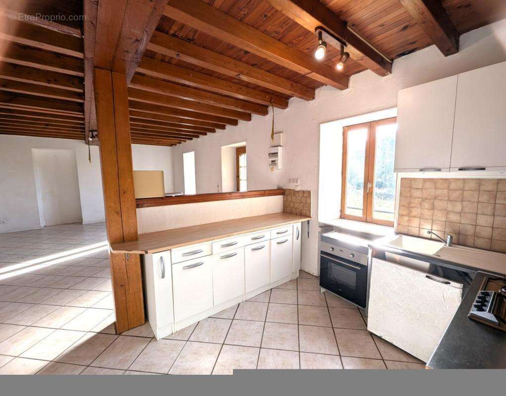 Maison à SAINT-BONNET-DES-QUARTS