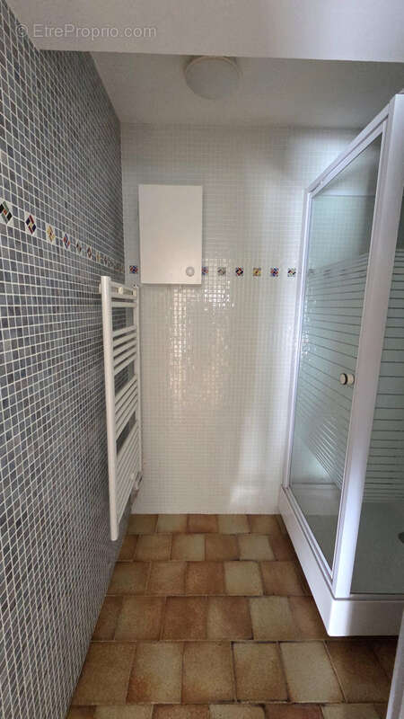 Appartement rdc t2 56m2 carrez + terrasse + parking exterieur - photo 9
