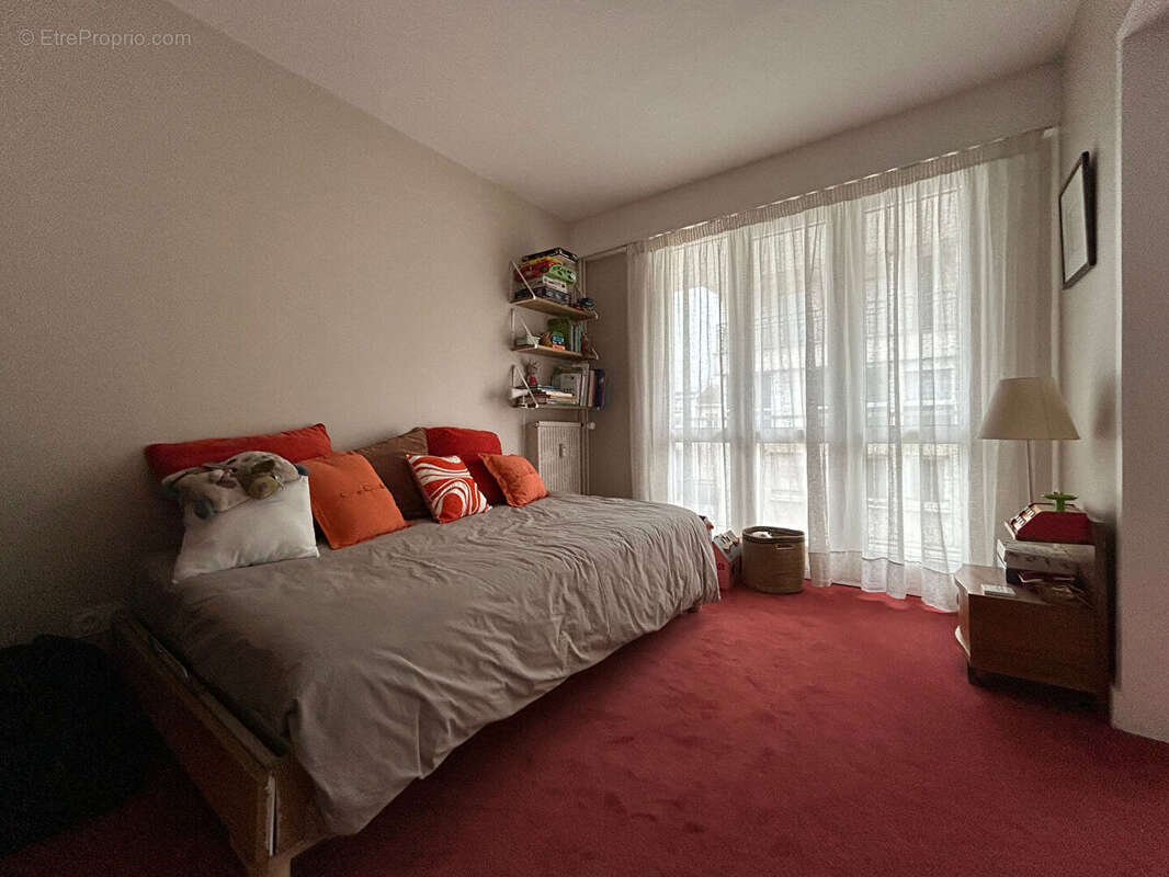 Appartement à PARIS-14E