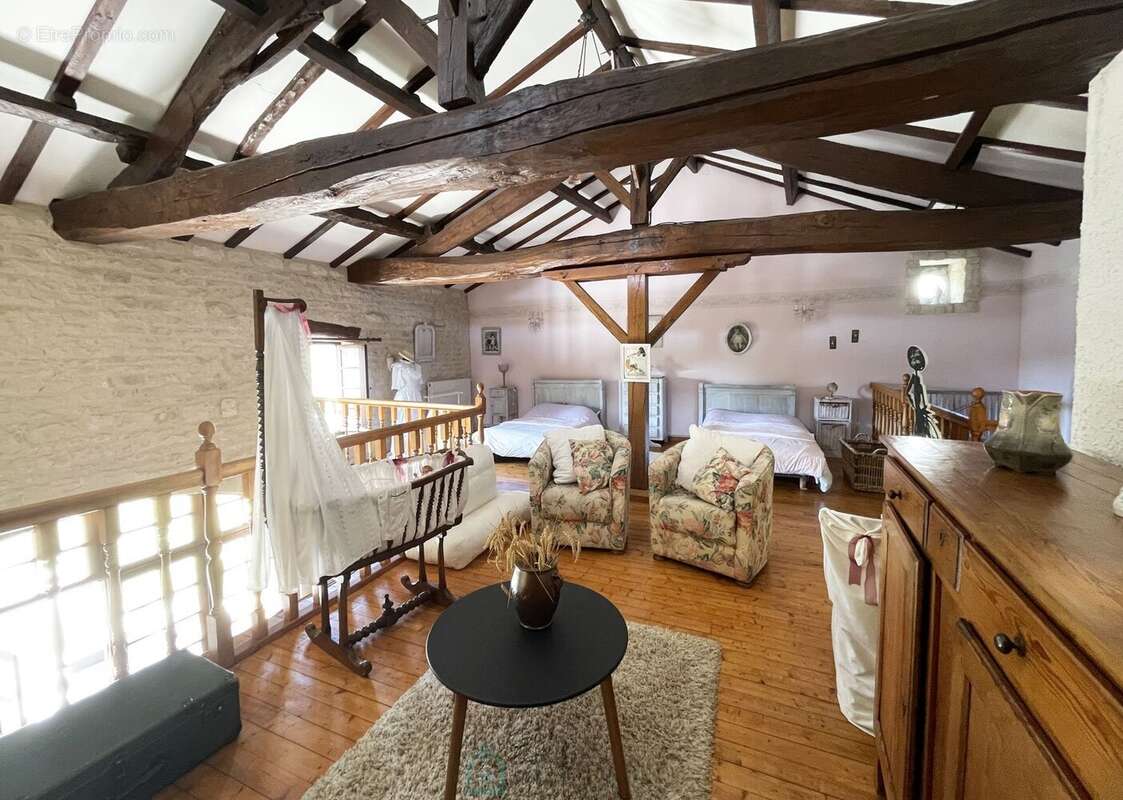 Jolie maison de village avec un jardin de 810 m² et 1 390 m² de bois - photo 13