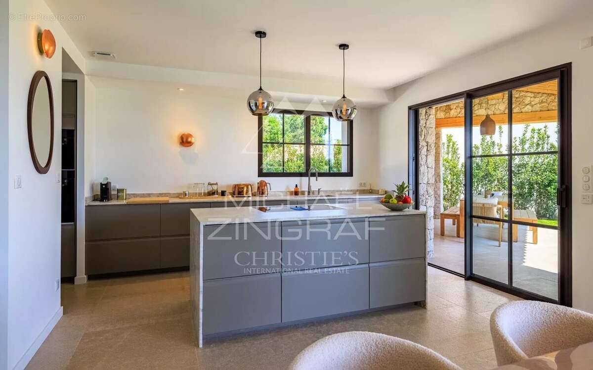 Maison à TOURRETTES-SUR-LOUP