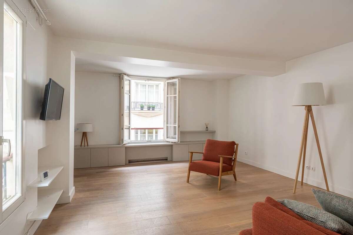 Appartement à PARIS-16E